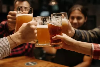 Comenzó la veda electoral: hasta qué hora se vende alcohol y qué está prohibido