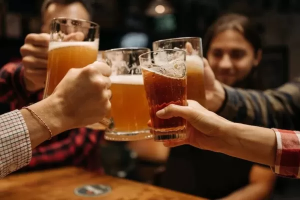 Comenzó la veda electoral: hasta qué hora se vende alcohol y qué está prohibido