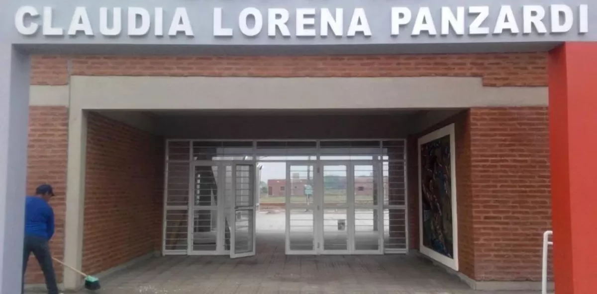 EES N° 128 Claudia Lorena Panzardi, la escuela homónima a la candidata acusada de golpear a una fiscal