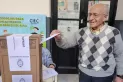 Tiene 90 años, lo operaron la semana pasada y pidió por favor que lo lleven a votar