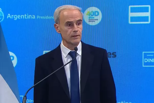 El secretario de Presidencia reconoció que el recuento será lento y pidió paciencia
