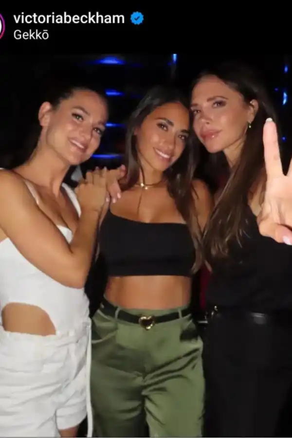 Antonela junto a Victoria Beckham y Elena Galera.