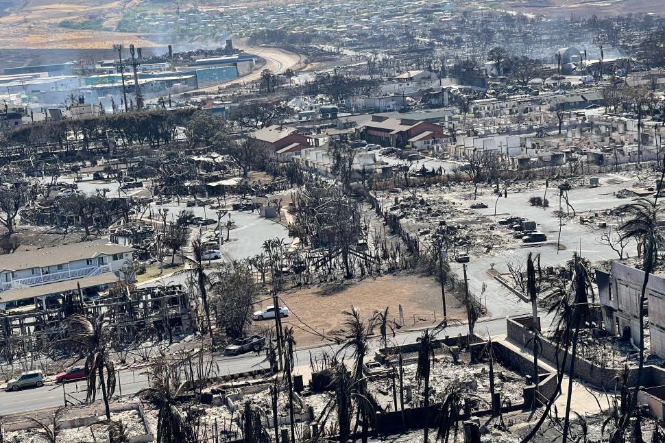 Maui parece “zona de guerra”, con 850 hectáreas quemadas