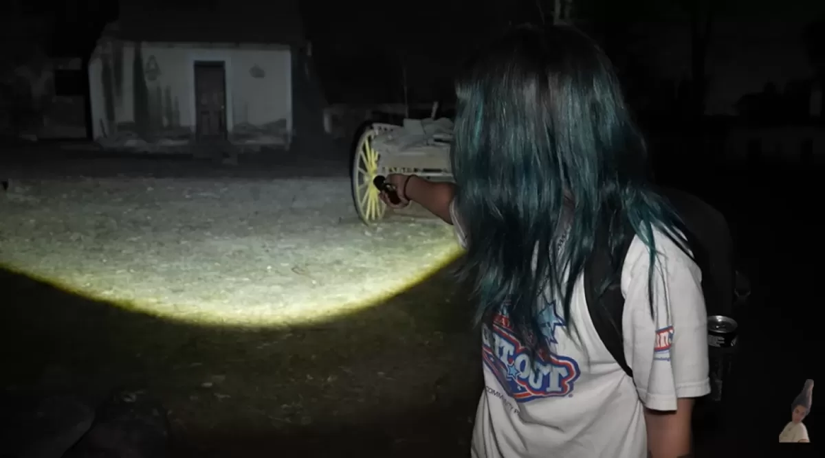 Expedición fantasma: el terrorífico recorrido de una youtuber por un hotel embrujado