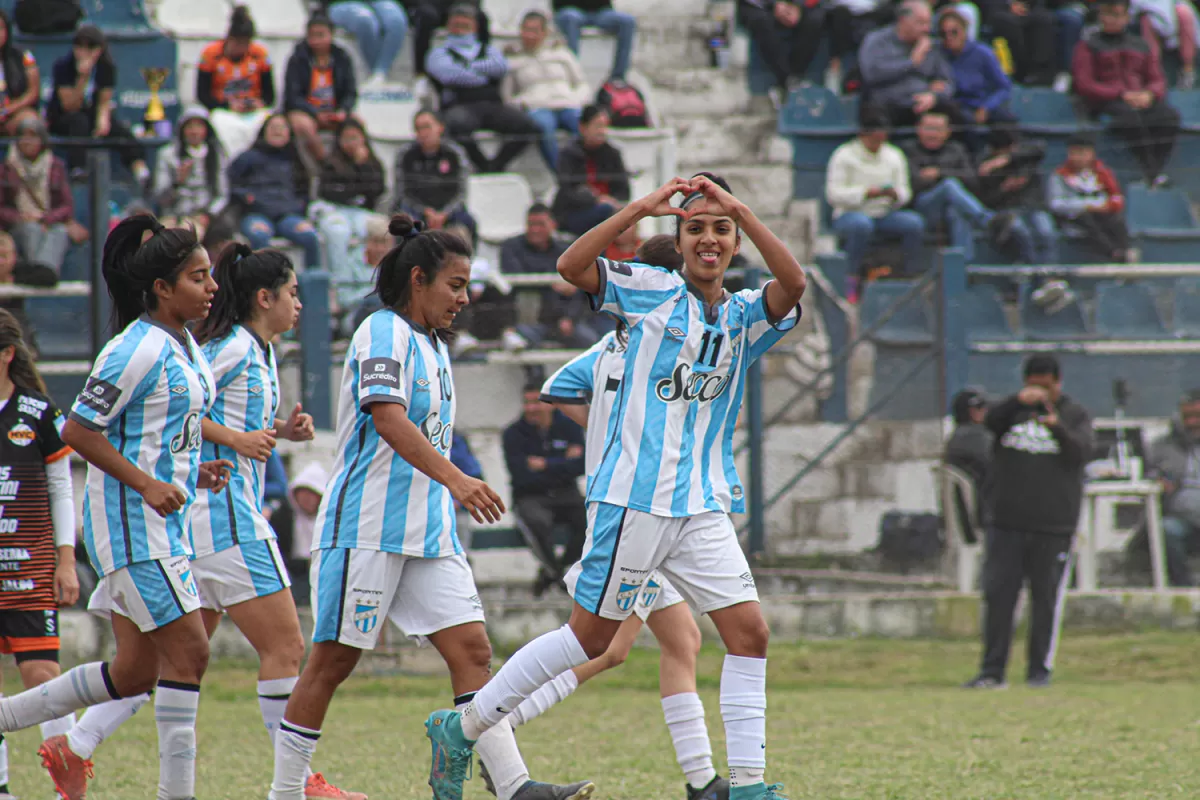 Fútbol femenino: las campeonas apuntan a la Copa Federal