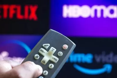 Con la suba del dólar, cuánto costarán ahora los abonos de Netflix, Apple TV, y Spotify