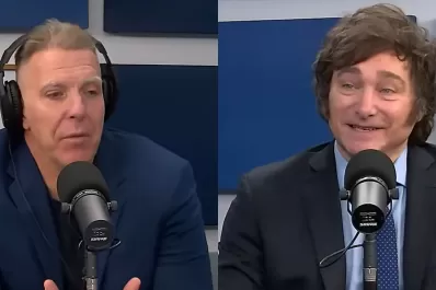 Javier Milei lloró mientras era entrevistado por Alejandro Fantino y decidió hacerle un particular regalo