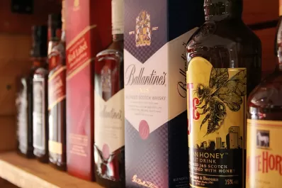 Video: así remarcaban hoy los precios de las bebidas alcohólicas en Tucumán