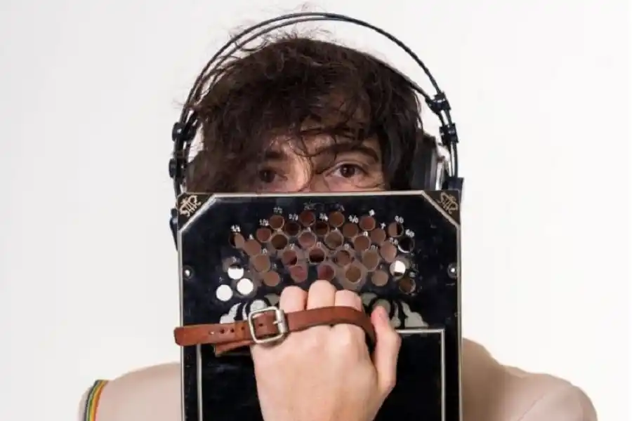 Mariano y su bandoneón digital