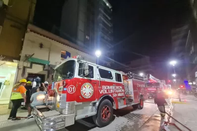 Un incendio en pleno centro generó alarma en los vecinos
