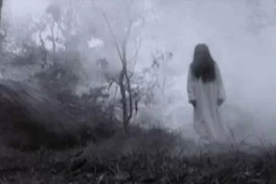 ¿Es “La llorona”? Una espeluznante aparición sorprende e invade las redes sociales