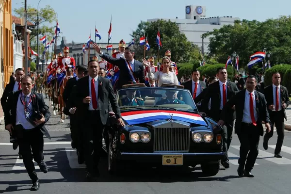 Peña asumió en Paraguay, con el desafío de construir alianzas