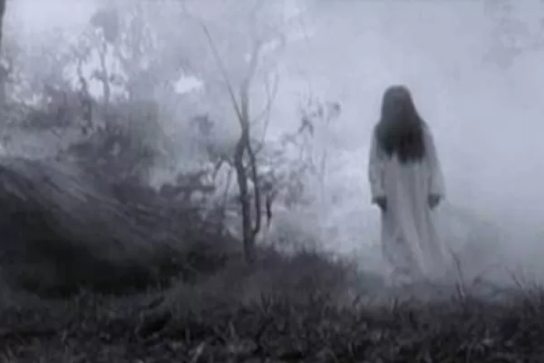 ¿Es “La llorona”? Una espeluznante aparición sorprende e invade las redes sociales