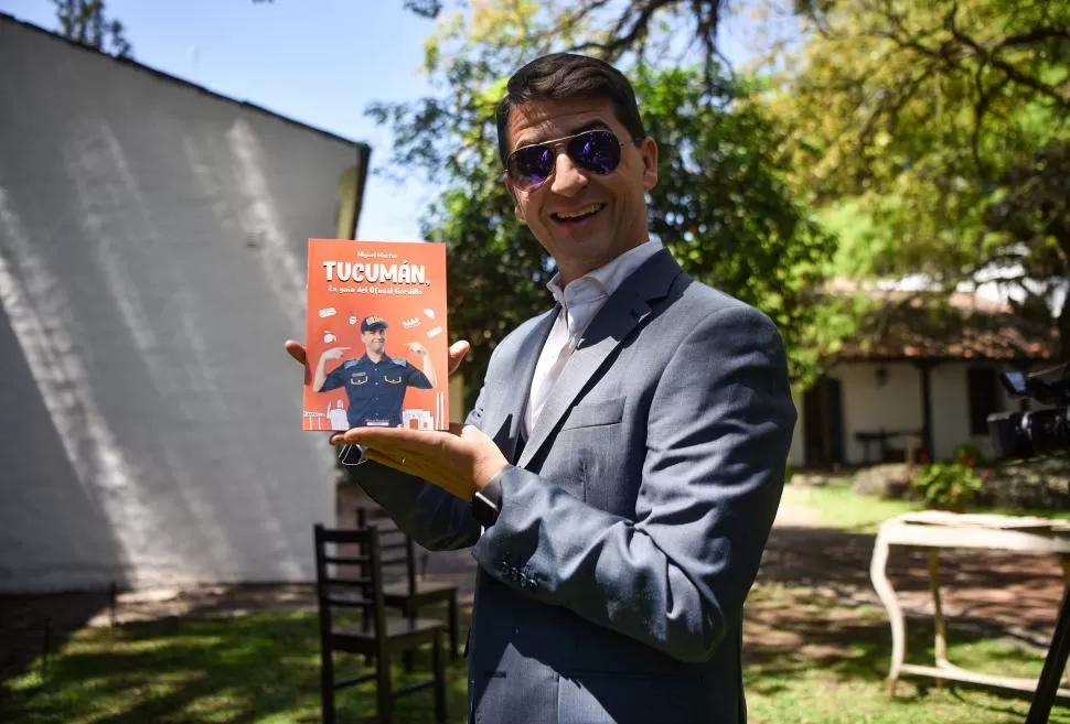 OCURRENCIAS. “Tucumán, la guía del Oficial Gordillo” es un nuevo aporte al humor de Miguel Martín.  LA GACETA / FOTO DE INÉS QUINTEROS ORIO