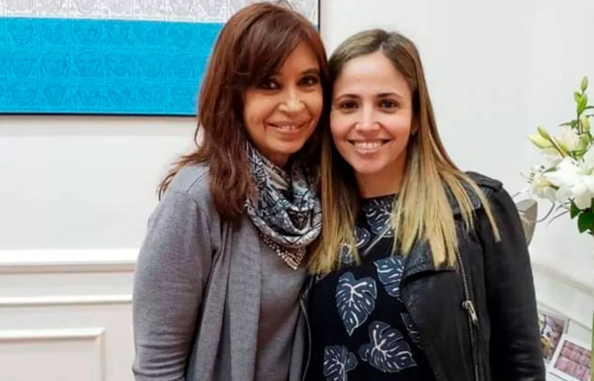 Romina Uhrig, ex diputada del Frente de Todos, junto a Cristina Fernández
