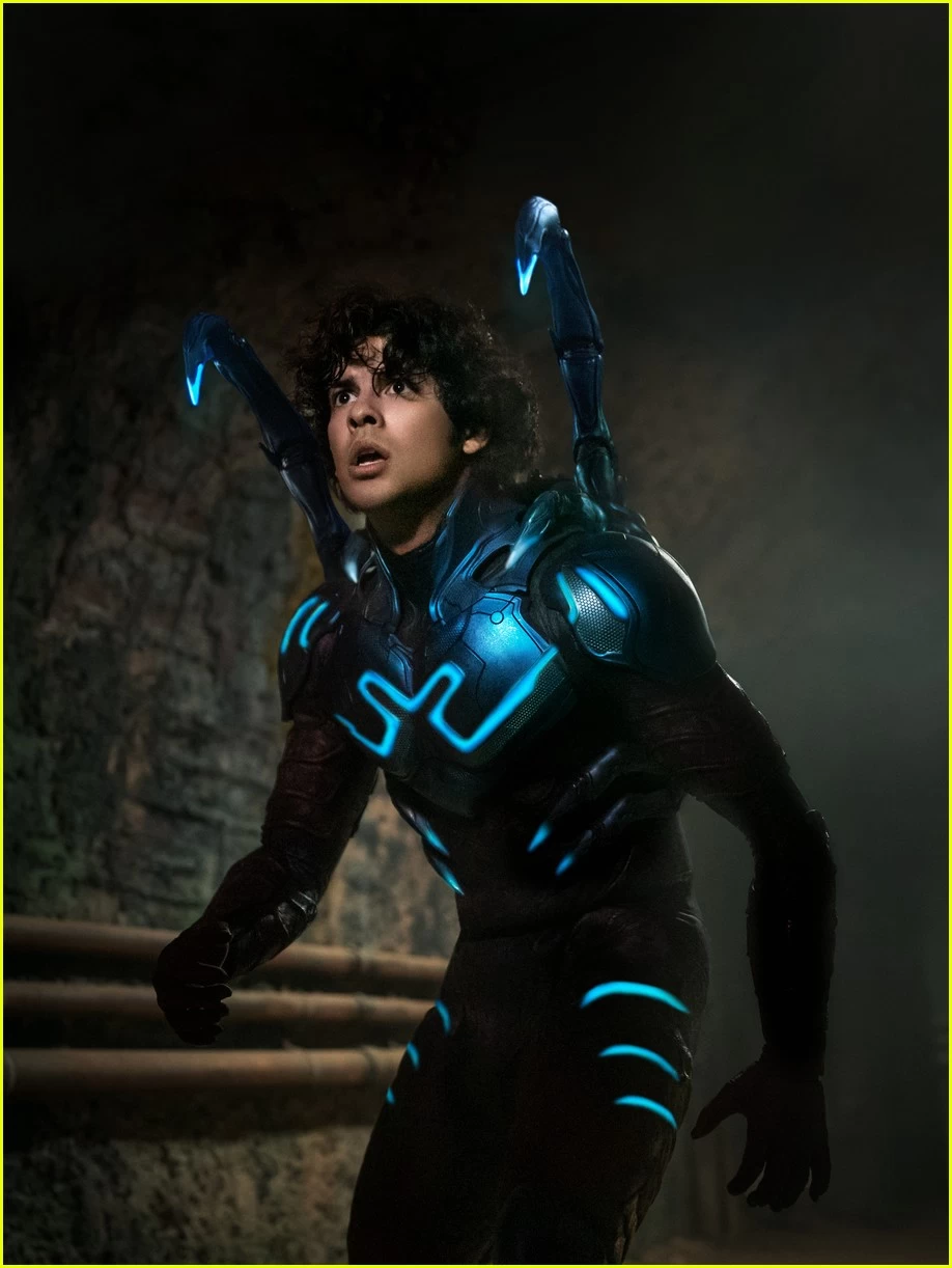 ESPÍRITU LATINO. “Blue Beetle” es protagonizada por Xolo Maridueña, un universitario que obtiene superpoderes.  