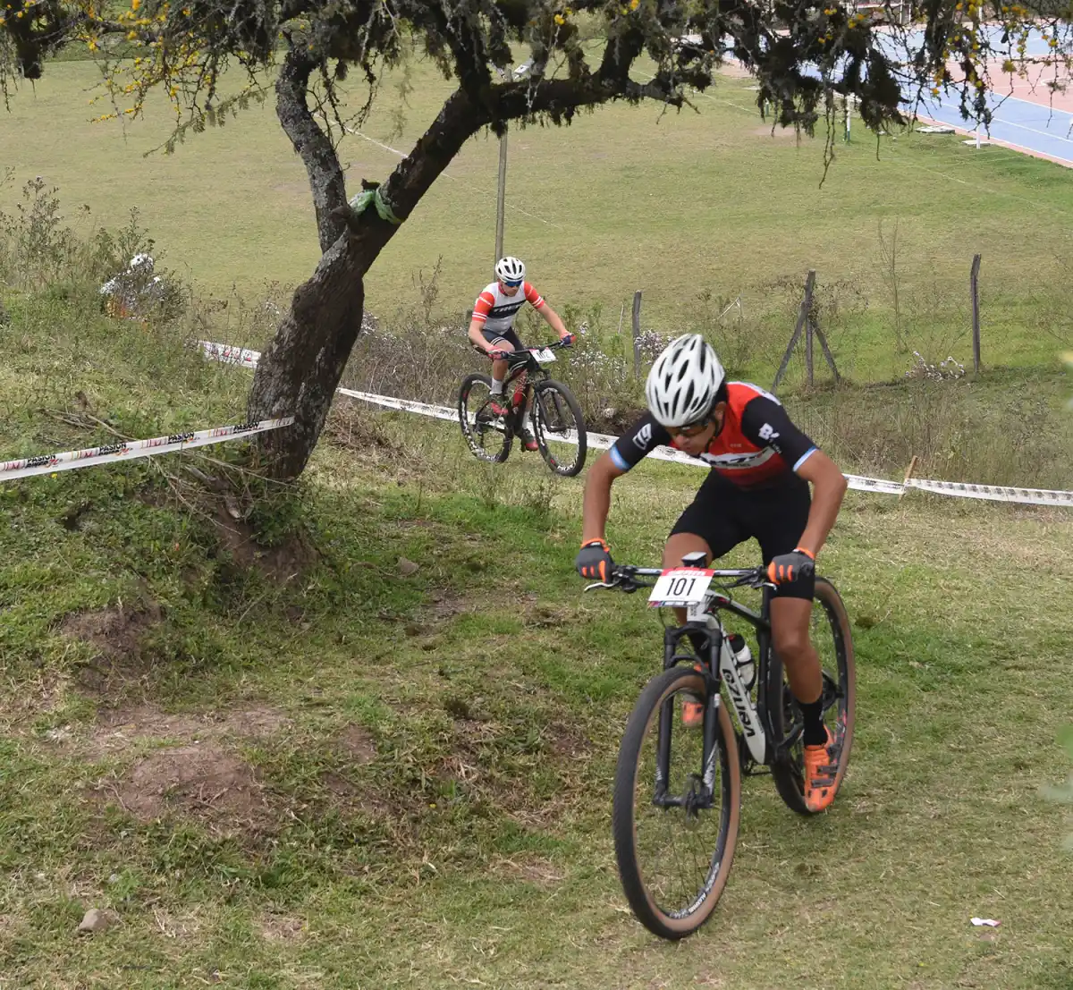 DESGASTE. El TM Short Track es una competencia de velocidad y de resistencia.