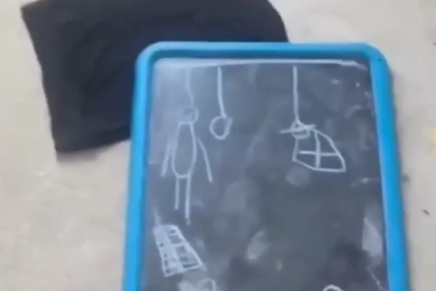 Video: un niño dibujó una espeluznante figura y aseguró que lo molesta por las noches