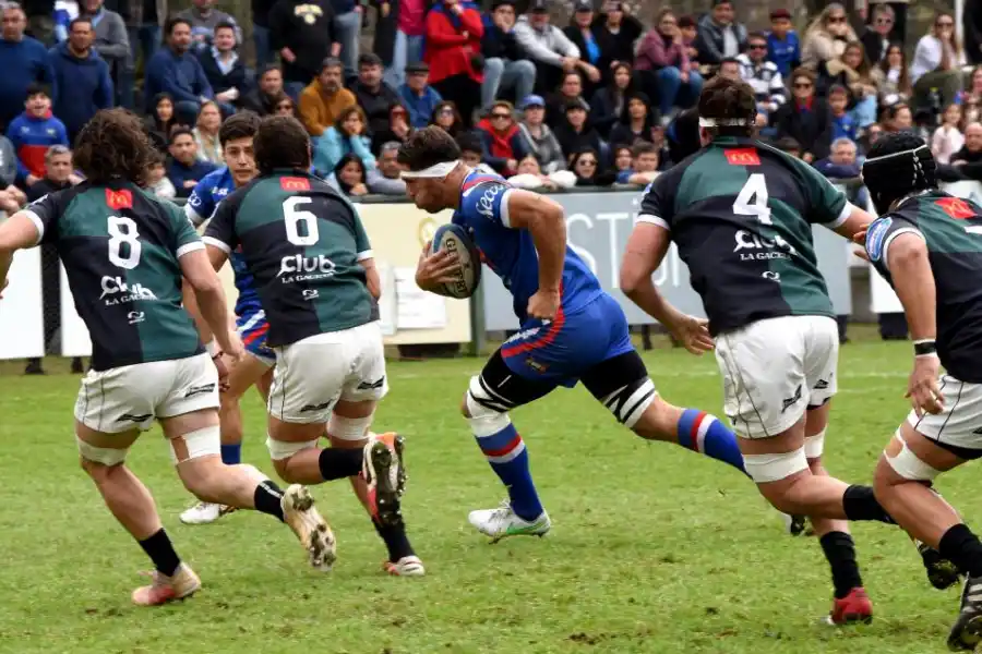 TRACCIÓN. El octavo Aníbal Panceyra Garrido, surgido en Tala, es una de las figuras del pack de Old Lions. La Gaceta / Foto de José Nuno