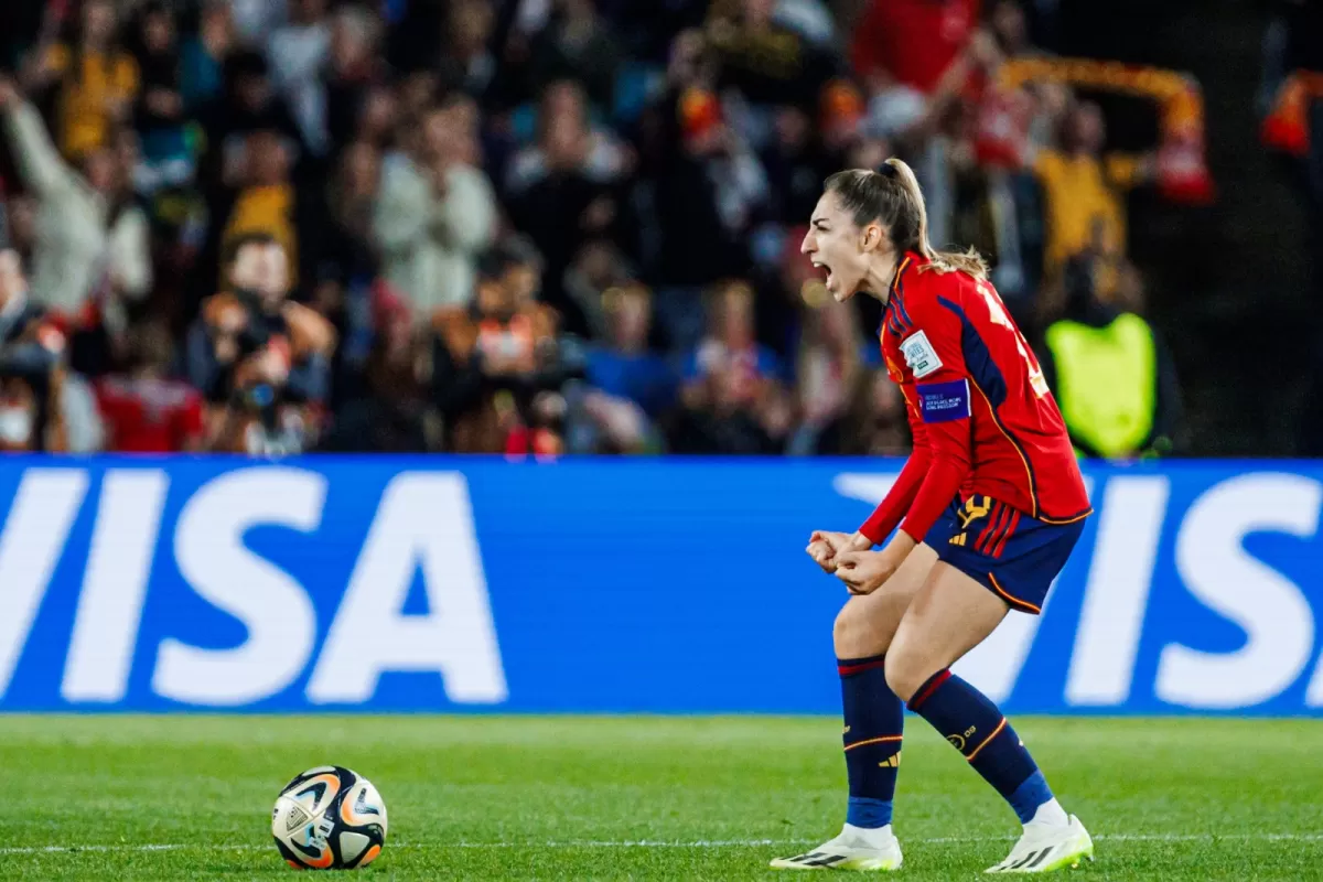OLGA CARMONA festeja el gol que le dio la victoria a su Selección. 