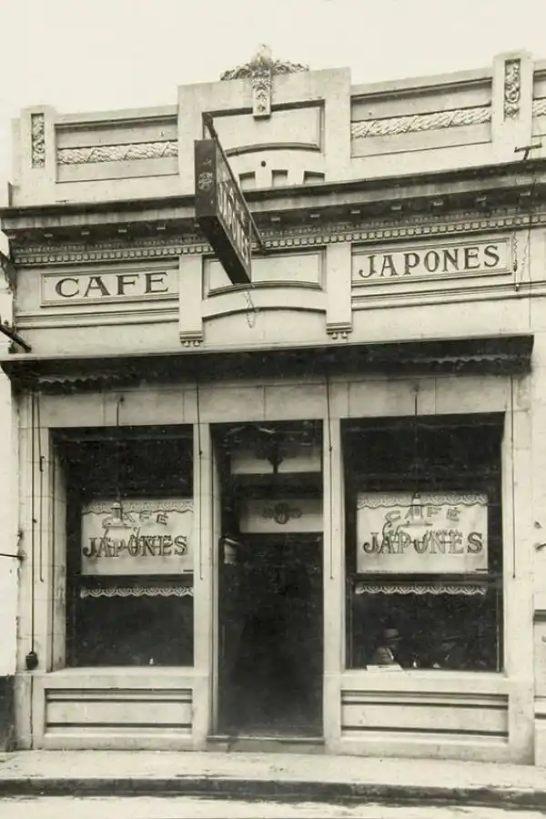 Café Japonés, el local permaneció abierto hasta mediados del siglo XX, estaba ubicado en San Martín al 600, entonces calle Las Heras