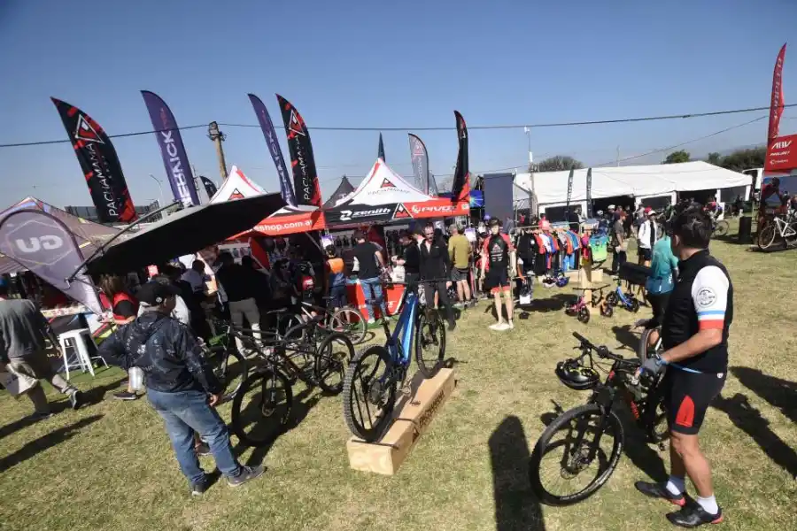 GRAN CONVOCATORIA. Se vivió un clima de fiesta en la Expo Bici. 