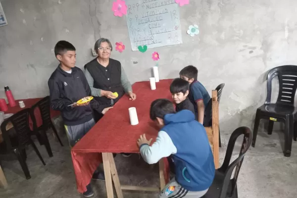 Los planes alimentarios y la crisis reavivan los cruces entre peronistas y libertarios
