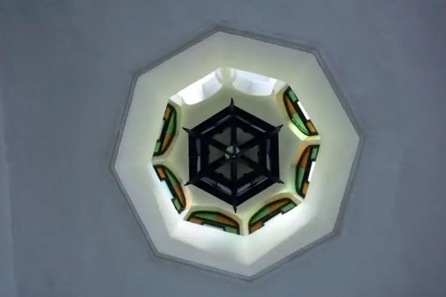 La cúpula hacia la torre en el castillo de Sandro