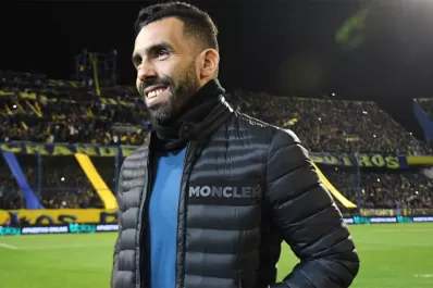 Carlos Tevez es el nuevo DT de Independiente y despertó la furia de los hinchas