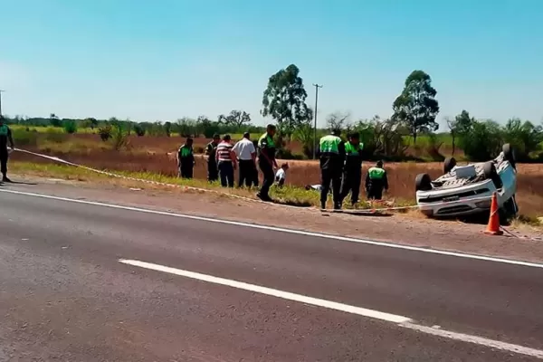 Volcó un auto sobrecargado: tres muertos y seis heridos