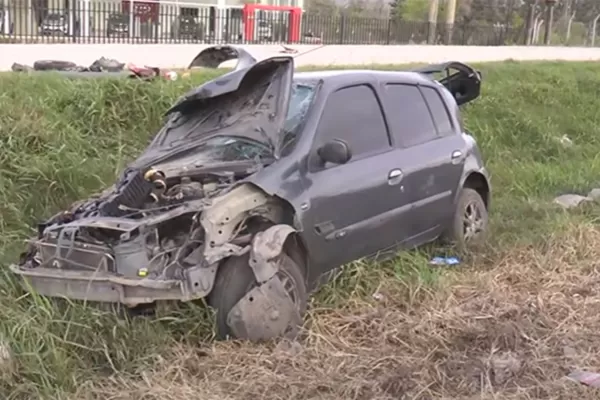 Volcó en la ruta 9 y escapó en la patrulla que llegó para asistirlo: lo detuvieron en El Colmenar