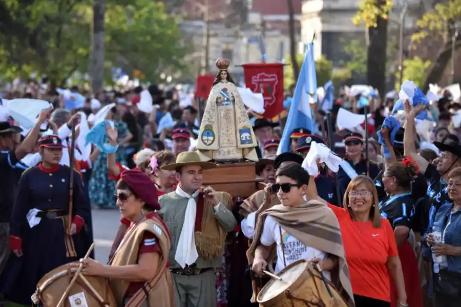 IMAGEN RELIGIOSA. La Virgen del Valle, fiel compañera de Belgrano, dirigió la peregrinación. 