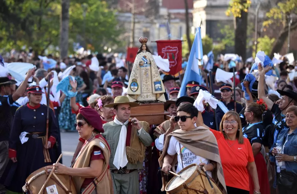 IMAGEN RELIGIOSA. La Virgen del Valle, fiel compañera de Belgrano, dirigió la peregrinación. 