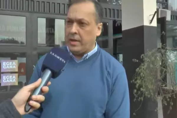 “Para volver a su cargo como decano, tiene que renunciar como ministro”, dijo el candidato opositor en la UTN