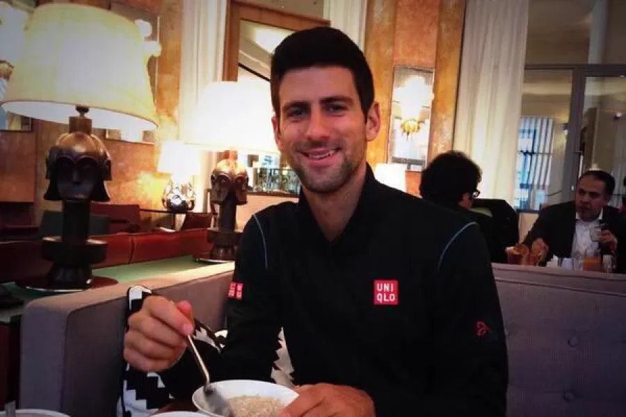 Cómo es la particular dieta de Novak Djokovic para seguir vigente: proteínas, carbohidratos y muchas horas de ayuno