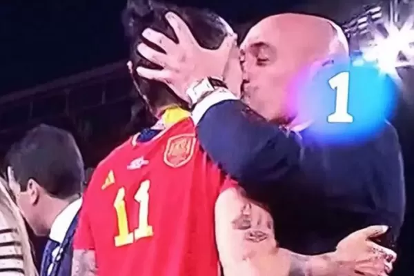 La FIFA abrió un expediente a Rubiales por el beso a Jenni Hermoso