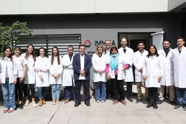 Medina Ruiz visitó el Instituto de Medicina Molecular y Celular Aplicada
