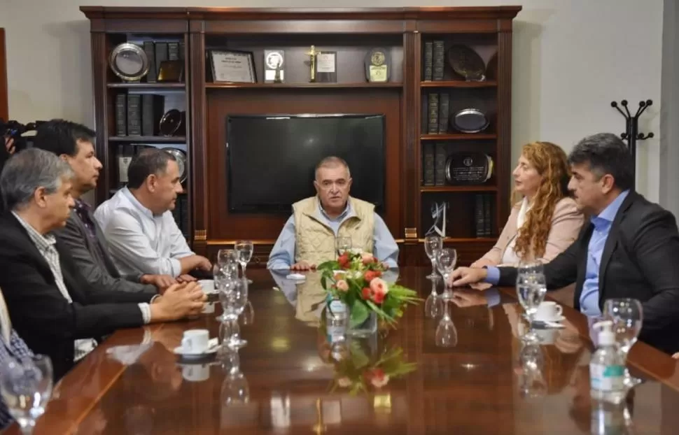 VISITA. Jaldo recibió ayer, en medio de las tensiones, al ministro Soria y a su esposa Rosana Hadad Salomón. 