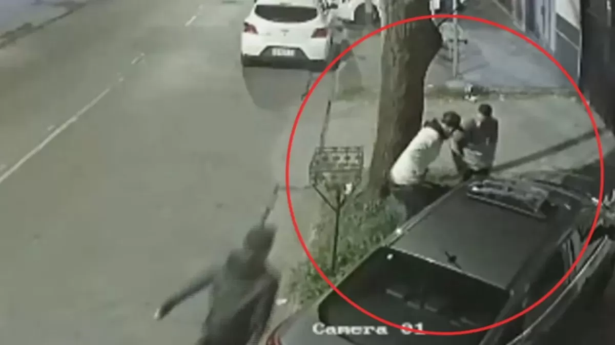 Video: un gendarme se enfrentó a los tiros con cuatro delincuentes