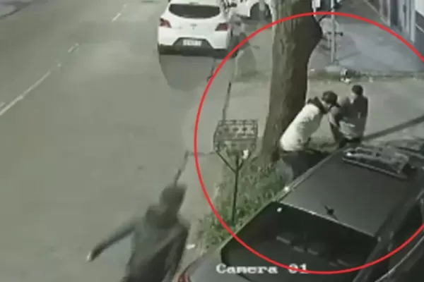 Video: un gendarme se enfrentó a los tiros con cuatro delincuentes