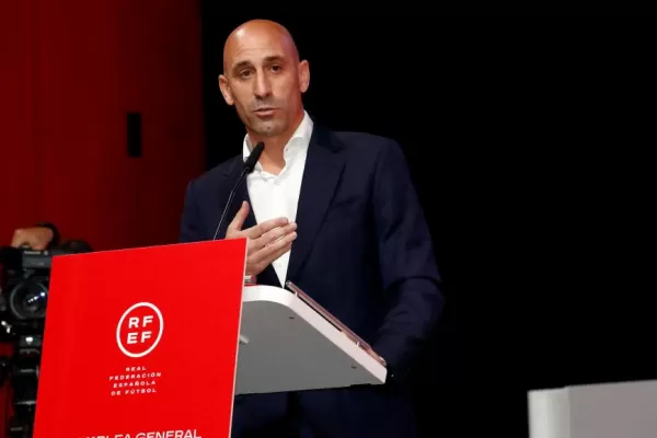 La FIFA suspendió provisoriamente a Luis Rubiales