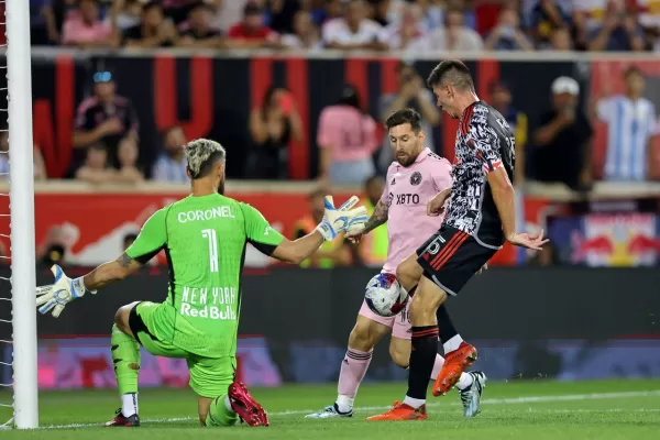 A Messi le bastó un rato para sacar a Inter del fondo