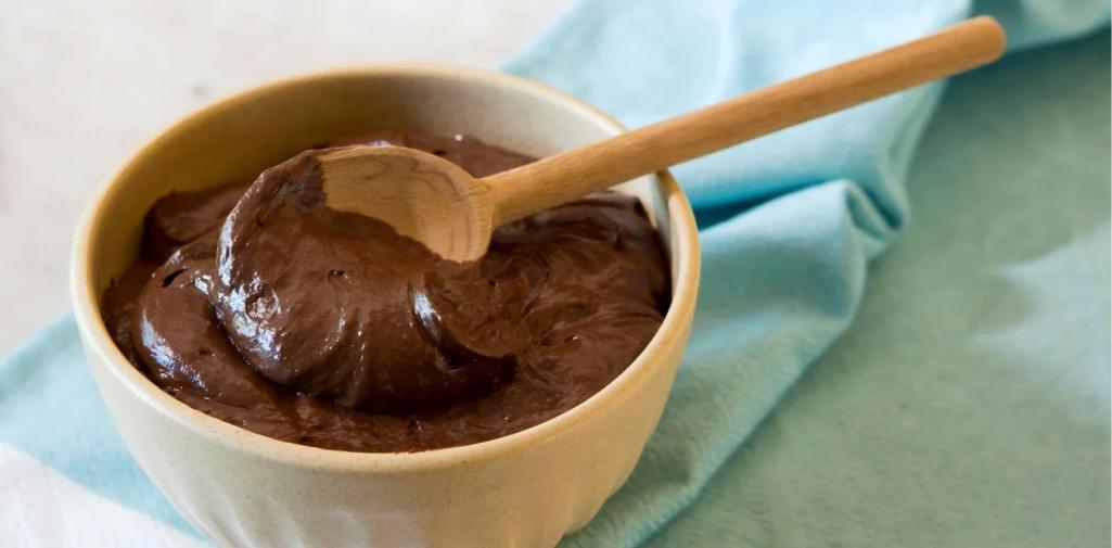 Los especialistas recomiendan consumir más chocolate negro y no tanto el chocolate blanco.