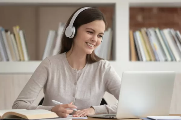 Jugando o chateando: cuatro aplicaciones para aprender idiomas de manera diferente