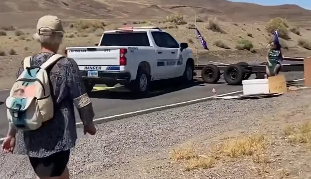Video: la Policía estadounidense atropelló a un grupo de ambientalistas para desarmar un piquete