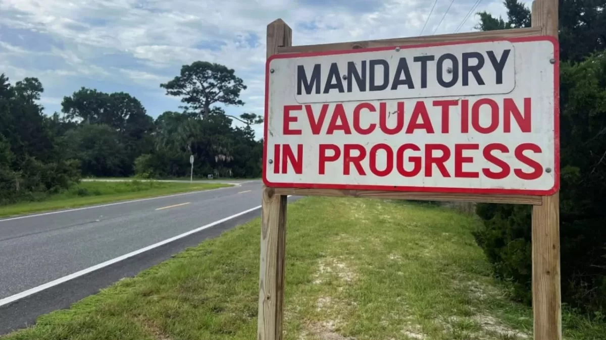Huracán Idalia: tocó tierra en Florida y provocó inundaciones y cortes de energía masivos
