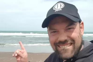 Buscan a un periodista acusado de corrupción de menores que lleva 17 días prófugo