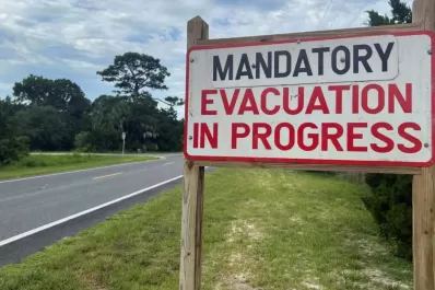 Huracán Idalia: tocó tierra en Florida y provocó inundaciones y cortes de energía masivos