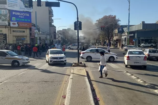 Amenazas de bombas, protestas de taxistas y de empleados municipales: la ciudad es un caos