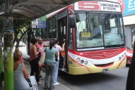 El malestar se adueñó de los usuarios de colectivo por la reducción de frecuencia